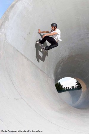 Elbo Skatepark - Daniel Cardone Fakie Ollie