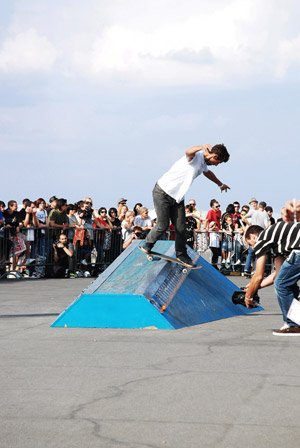 Lucas Puig - Flip Bs Lipslide